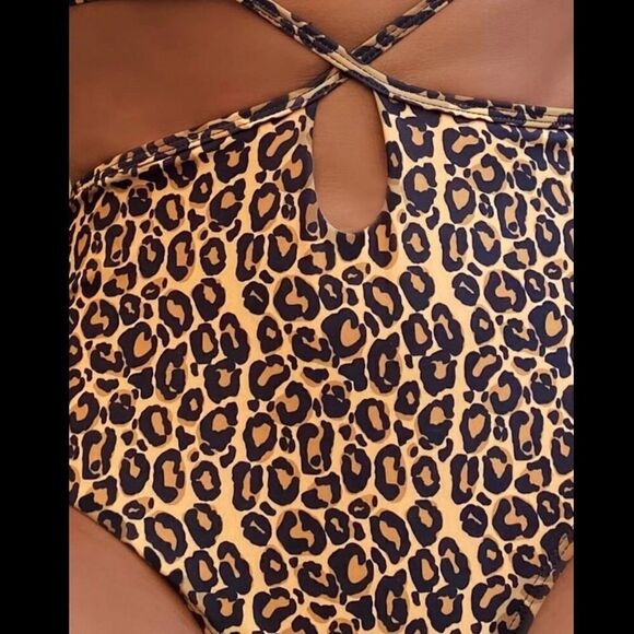 Leopard Print Cut Out One Piece Swimsuit - Picture 4 of 6